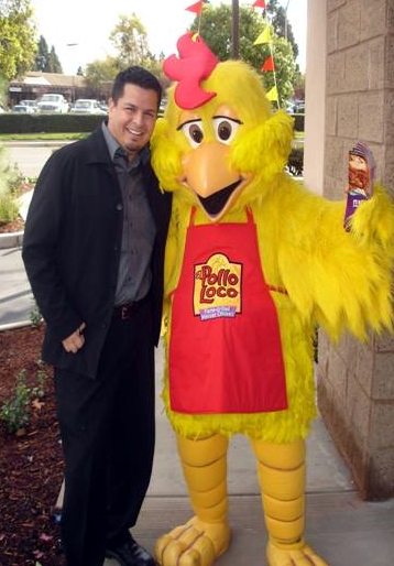 mark_with_chicken_mascot_-_el_pollo_loco_santa_maria_001.jpg
