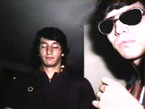 Julio Lozano y Gerardo Liedo fumando tabaco holand�s
